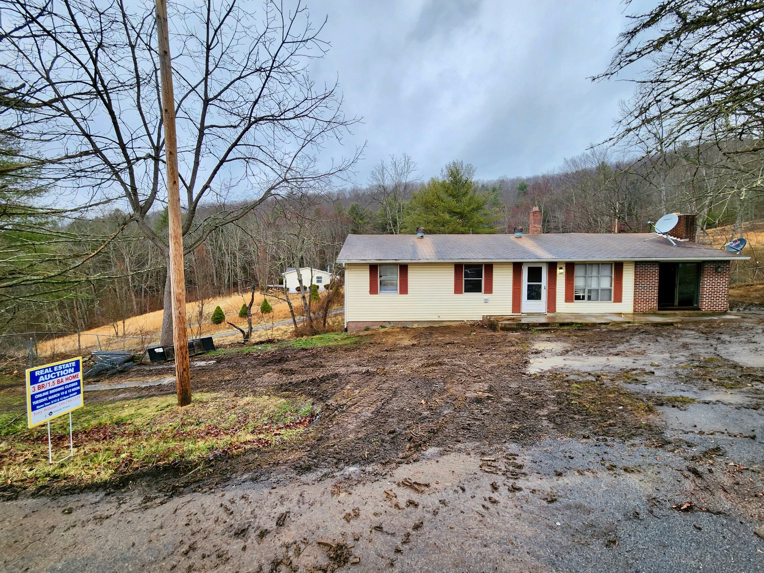 Image for 3 BR/1.5 BA Home w/Basement on .50 +/- Acres in Bland, VA--SELLING to the HIGHEST BIDDER via ONLINE ONLY BIDDING!!