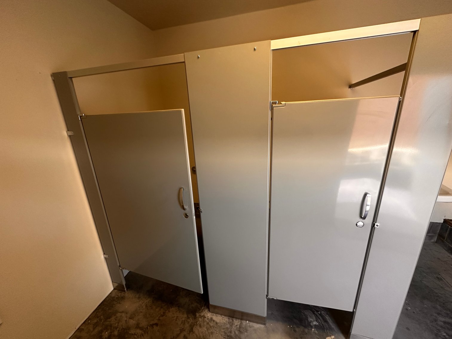 Image for 11,800 +/- sf. Income Producing Commercial Building Fronting Main Street in Broadway, VA--ONLINE ONLY BIDDING!!