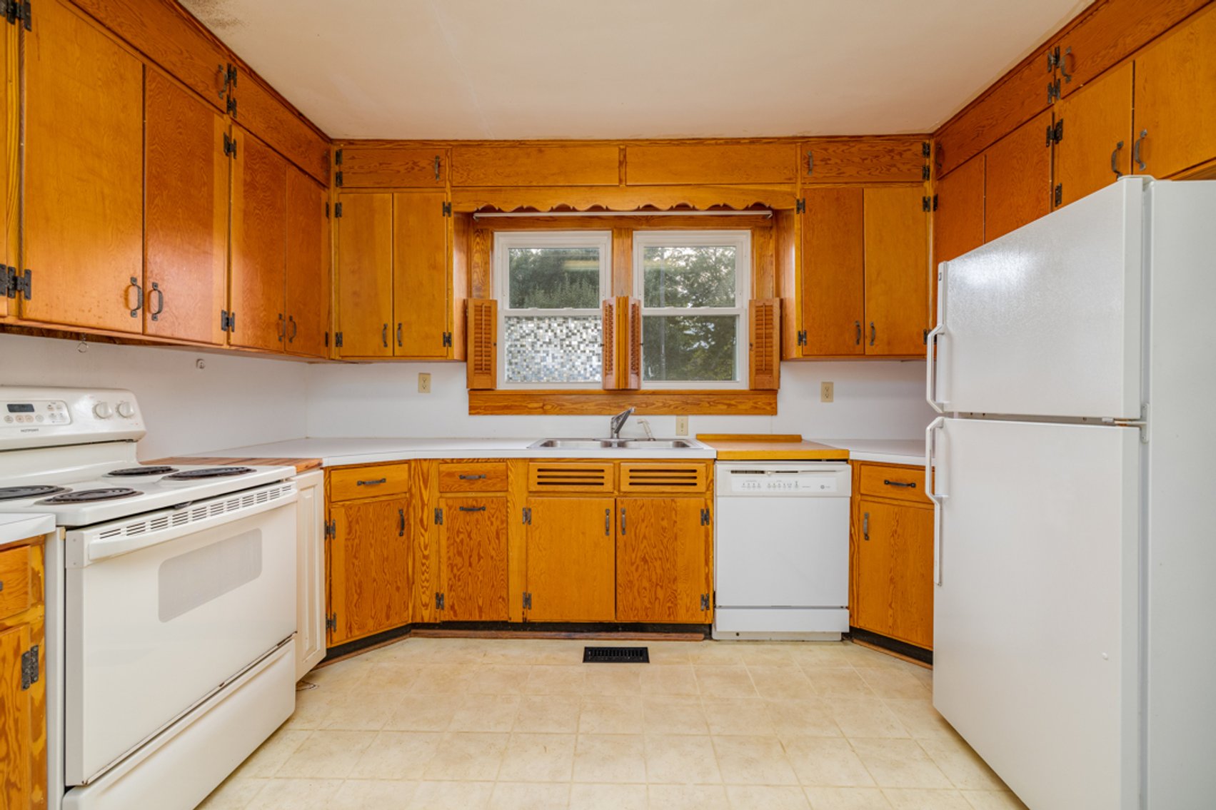 Image for 4 BR/2.5 BA Brick Home w/Basement on Large Corner Lot in the Town of Victoria, VA--ONLINE ONLY BIDDING!!