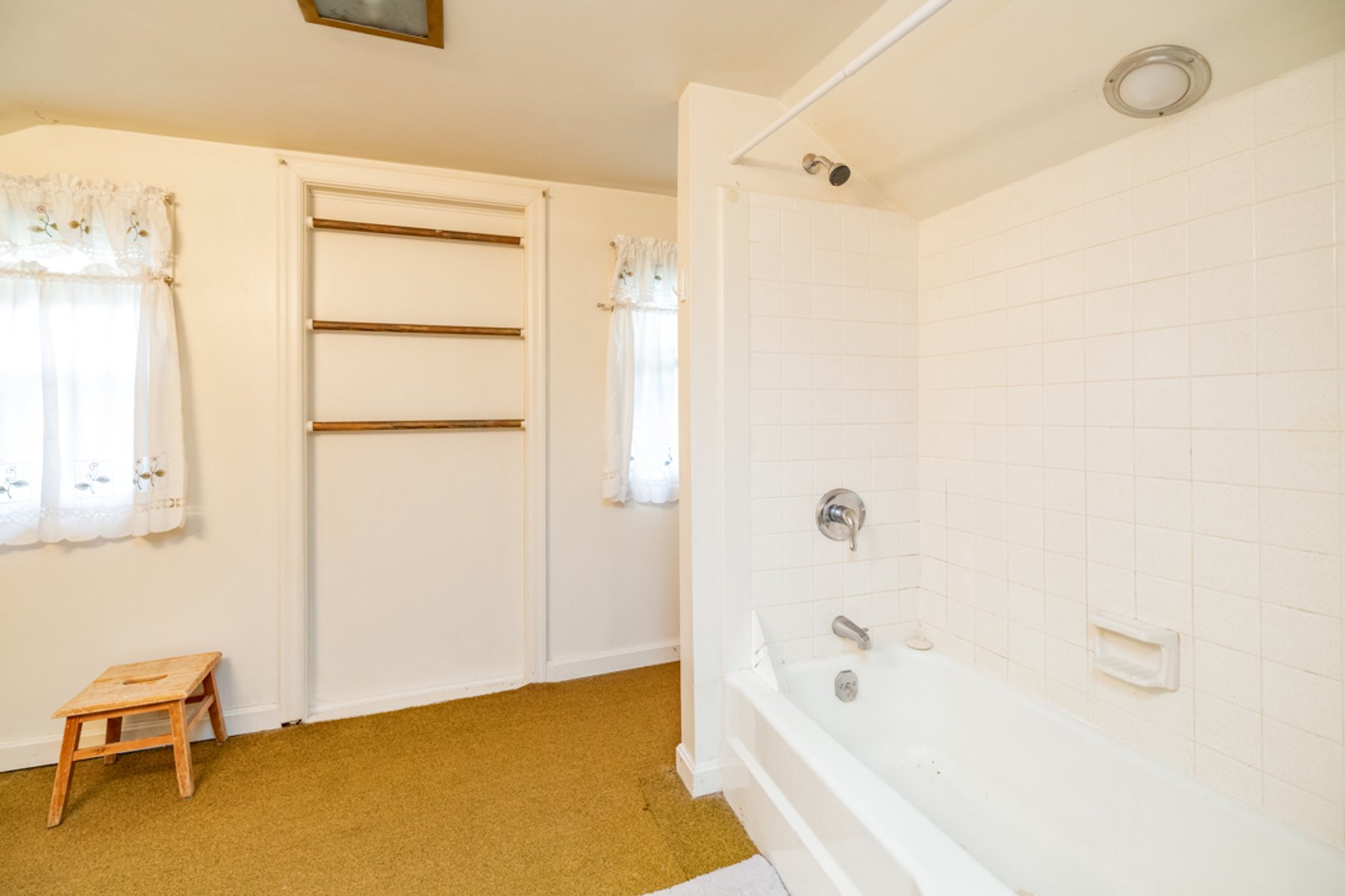 Image for 4 BR/2.5 BA Brick Home w/Basement on Large Corner Lot in the Town of Victoria, VA--ONLINE ONLY BIDDING!!