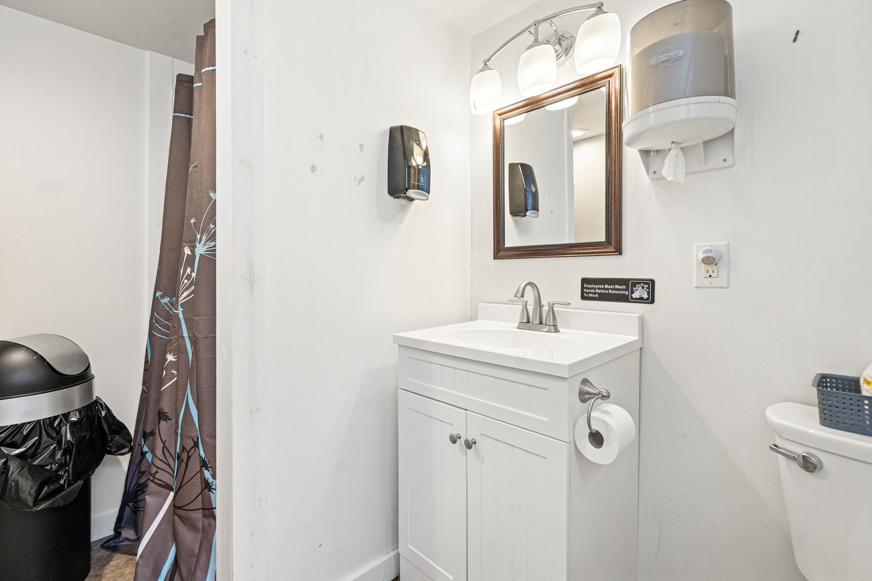 Image for Commercial Building/Restaurant & 3 BR/3 BA Stone Home w/550' +/- of road frontage on 2.8 +/- Acres in the Shenandoah Valley/Augusta County, VA--SELLING to the HIGHEST BIDDER!!