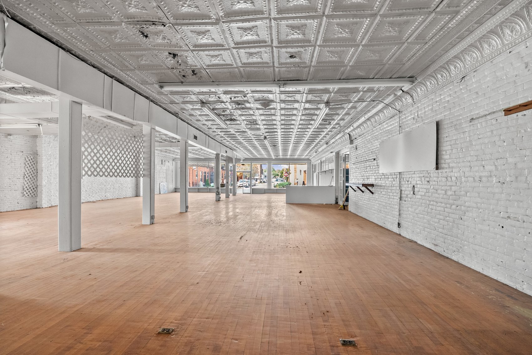 Image for HIGH BID HAS BEEN SUBMITTED FOR BANK APPROVAL: Large Commercial 2 Story Building in Downtown Historic Appomattox, VA--ONLINE ONLY BIDDING