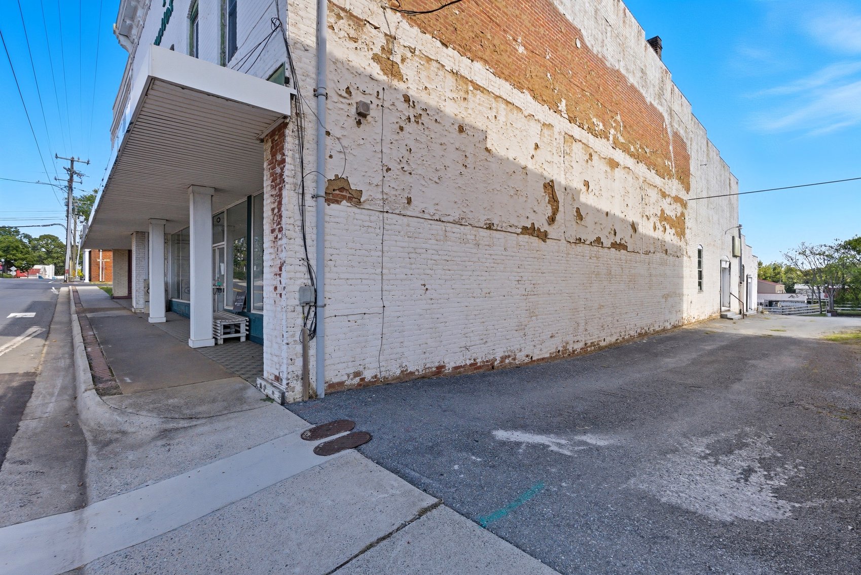 Image for HIGH BID HAS BEEN SUBMITTED FOR BANK APPROVAL: Large Commercial 2 Story Building in Downtown Historic Appomattox, VA--ONLINE ONLY BIDDING