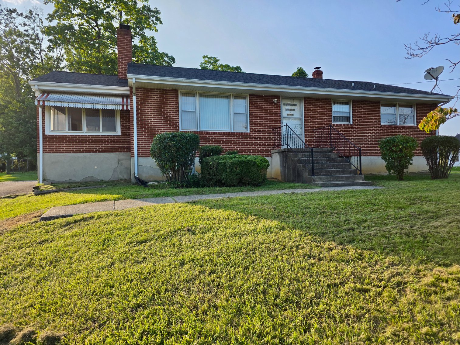 Image for 2 BR/2 BA Brick Home w/Full Basement on 1 +/- Acre Lot in the Cloverdale Area of Roanoke, VA--ONLINE ONLY BIDDING!!