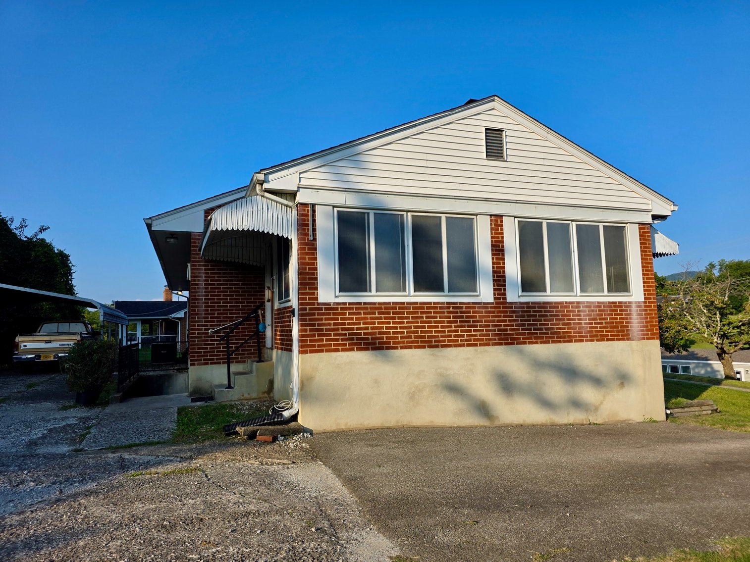 Image for 2 BR/2 BA Brick Home w/Full Basement on 1 +/- Acre Lot in the Cloverdale Area of Roanoke, VA--ONLINE ONLY BIDDING!!