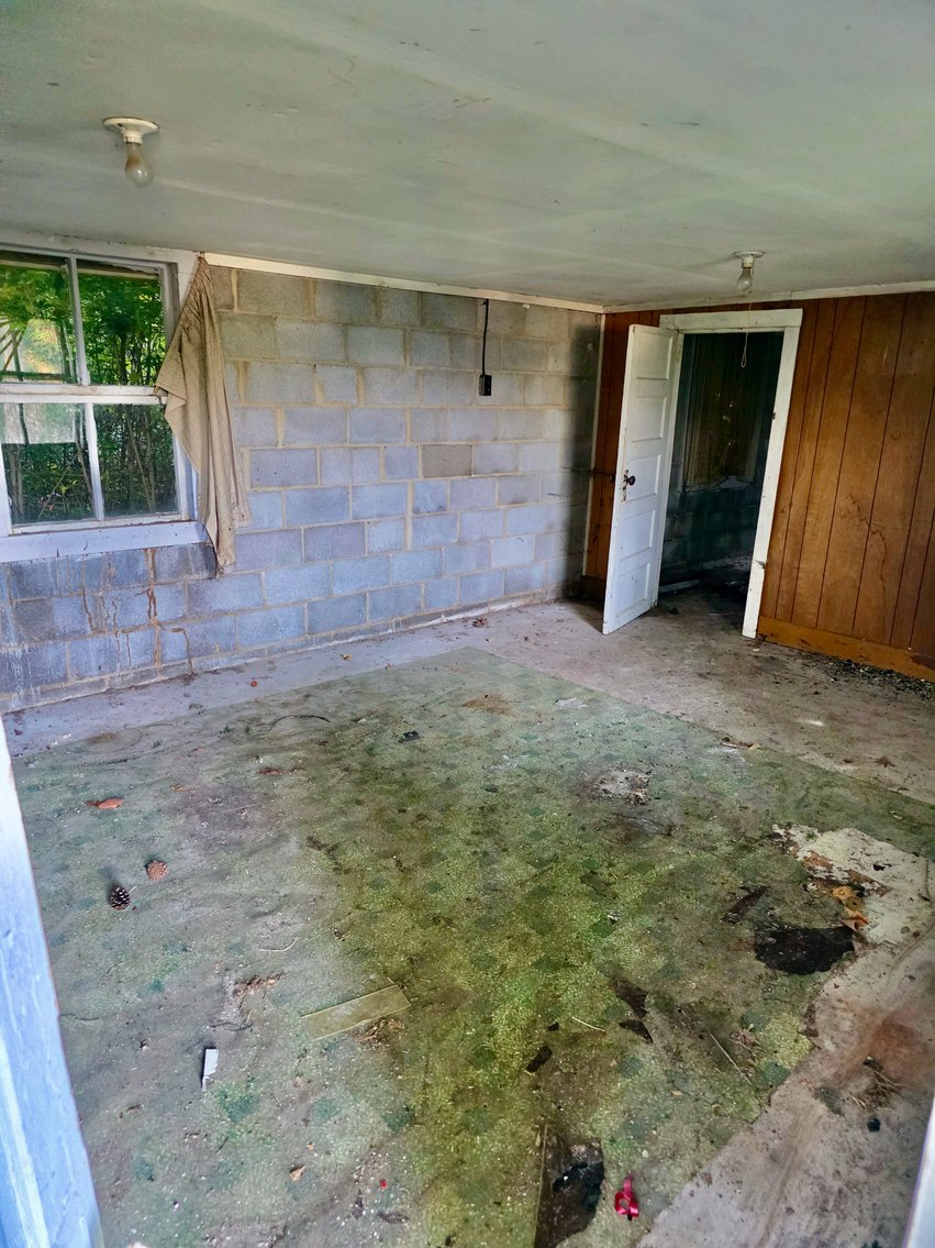 Image for 2 BR/2 BA Brick Home w/Full Basement on 1 +/- Acre Lot in the Cloverdale Area of Roanoke, VA--ONLINE ONLY BIDDING!!