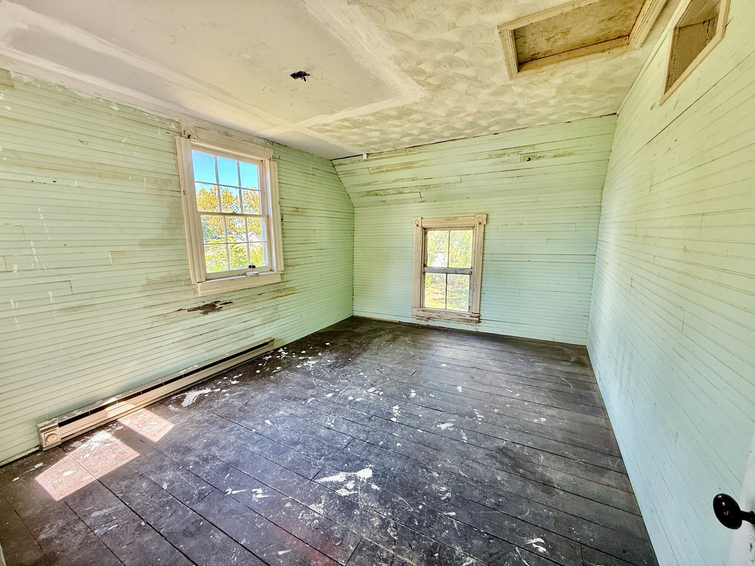 Image for 4 BR/2 BA Home Nestled Between Monroe Bay & The Potomac River in Downtown Colonial Beach, VA--SELLING to the HIGHEST BIDDER via ONLINE ONLY BIDDING!!