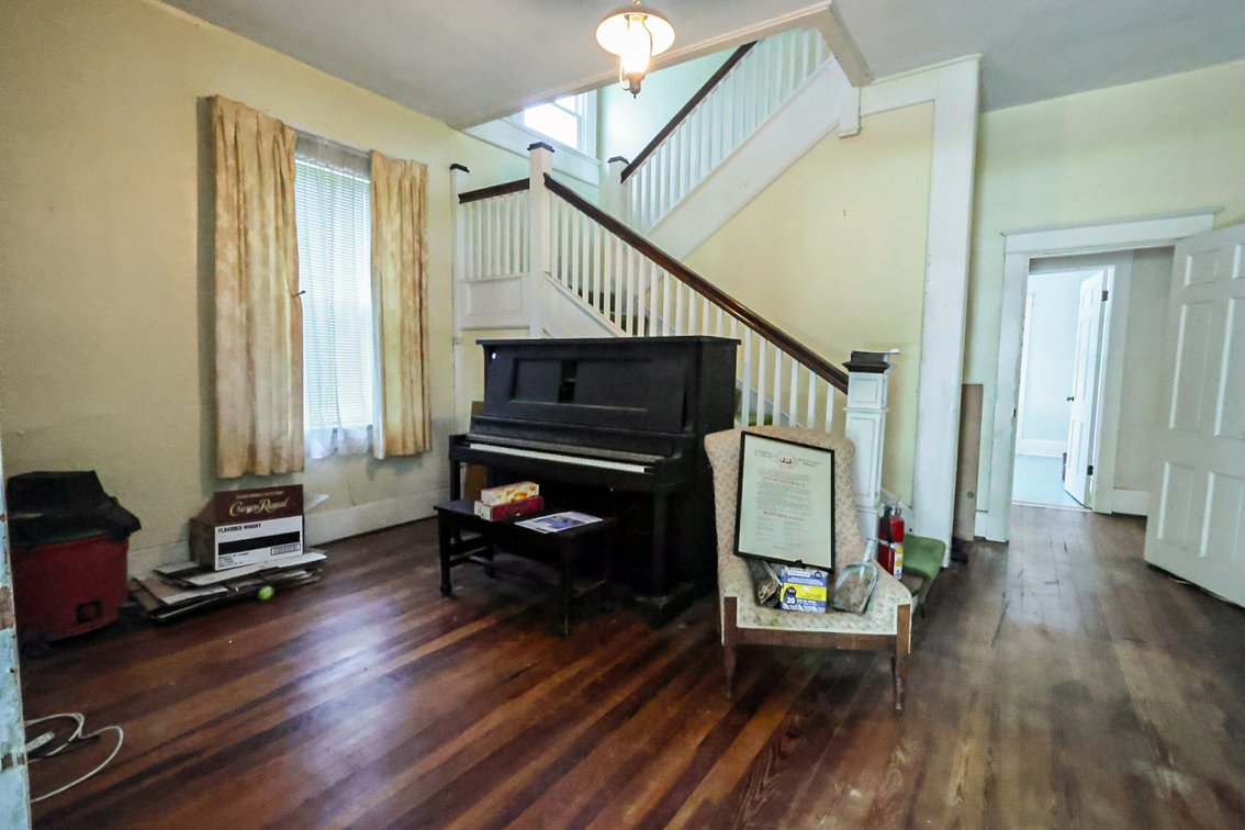 Image for 4 BR/2 BA Home on 1.45 +/- Acres in the Town of Crewe, VA (Nottoway County)--SELLING to the HIGHEST BIDDER via ONLINE ONLY BIDDING!!