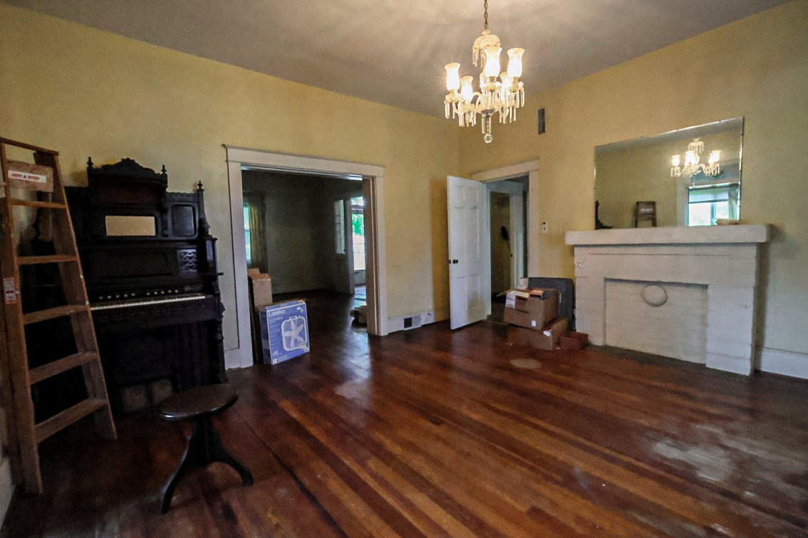 Image for 4 BR/2 BA Home on 1.45 +/- Acres in the Town of Crewe, VA (Nottoway County)--SELLING to the HIGHEST BIDDER via ONLINE ONLY BIDDING!!