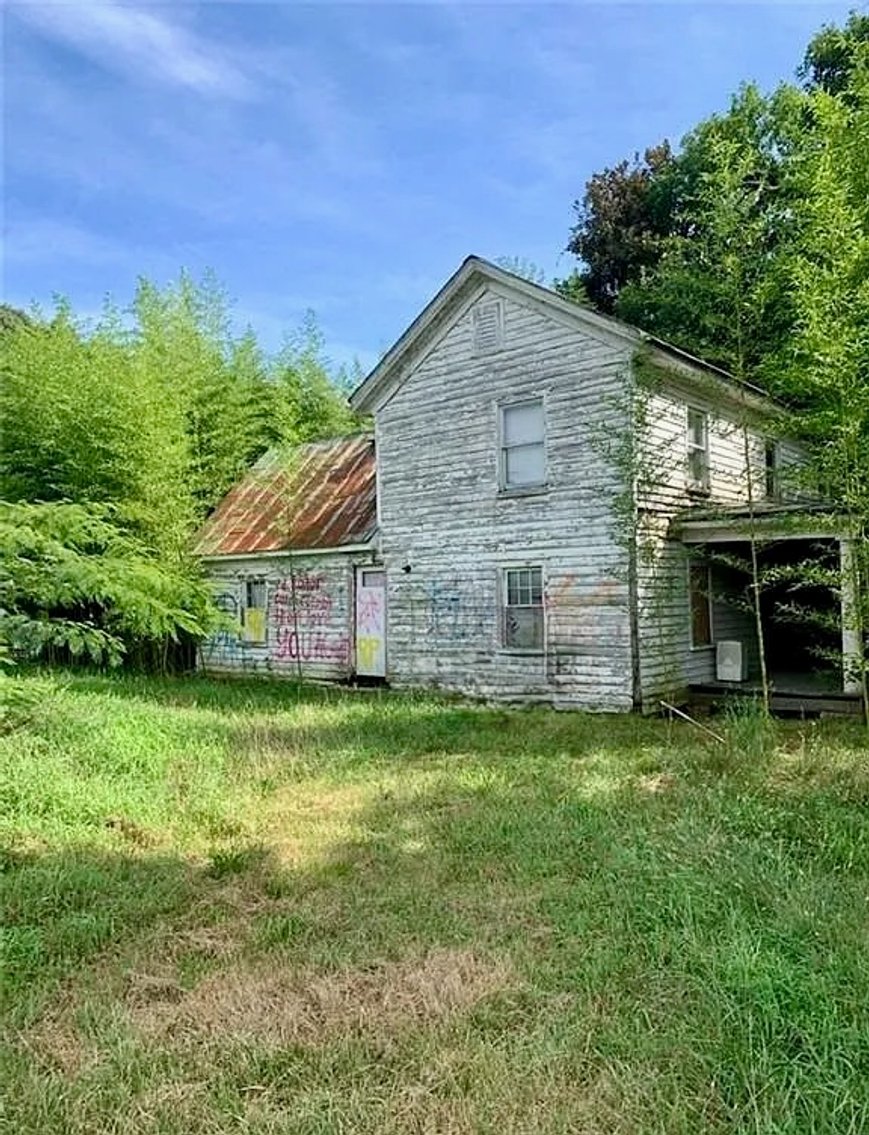 Image for 4 BR Restoration Project Home on 1.29 +/- Acres in Gloucester County, VA--ONLINE ONLY BIDDING!!