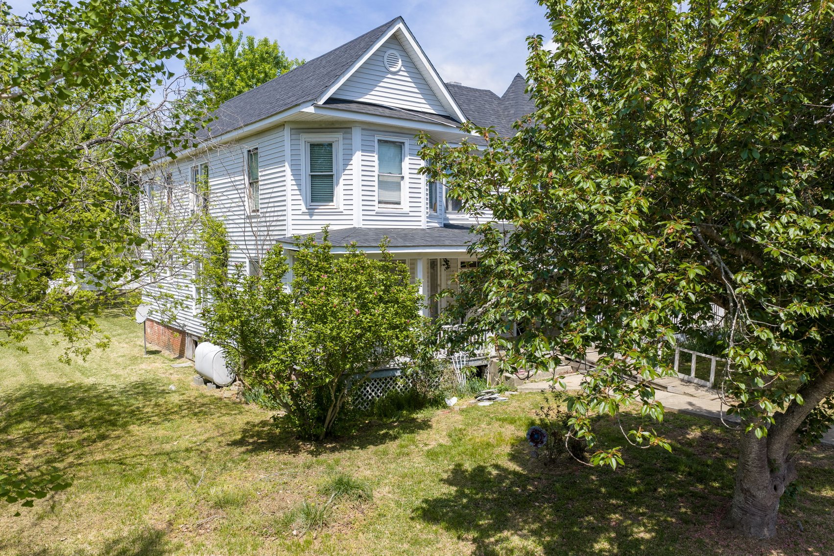 Image for 6 BR/2.5 BA Victorian Style Home on .44 +/- Acre Lot in the Town of Victoria, VA--SELLING to the HIGHEST BIDDER via ONLINE ONLY BIDDING!!