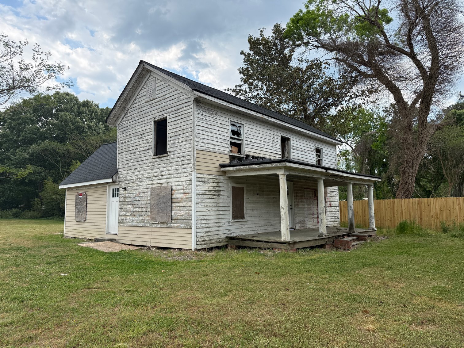 Image for 4 BR Restoration Project Home on 1.29 +/- Acres in Gloucester County, VA--ONLINE ONLY BIDDING!!