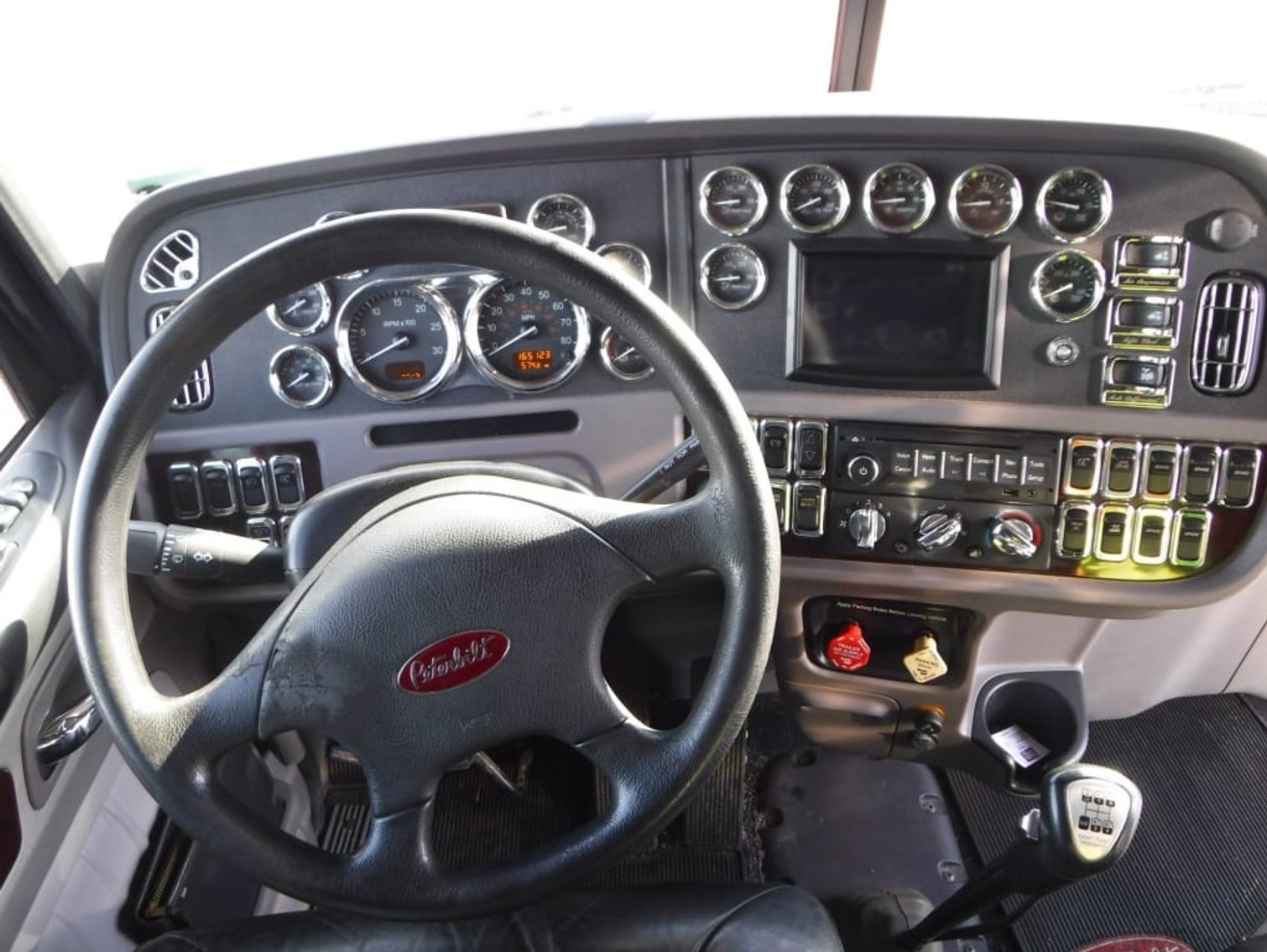 Image for Mankato, MN: 2013 Peterbilt 386/78