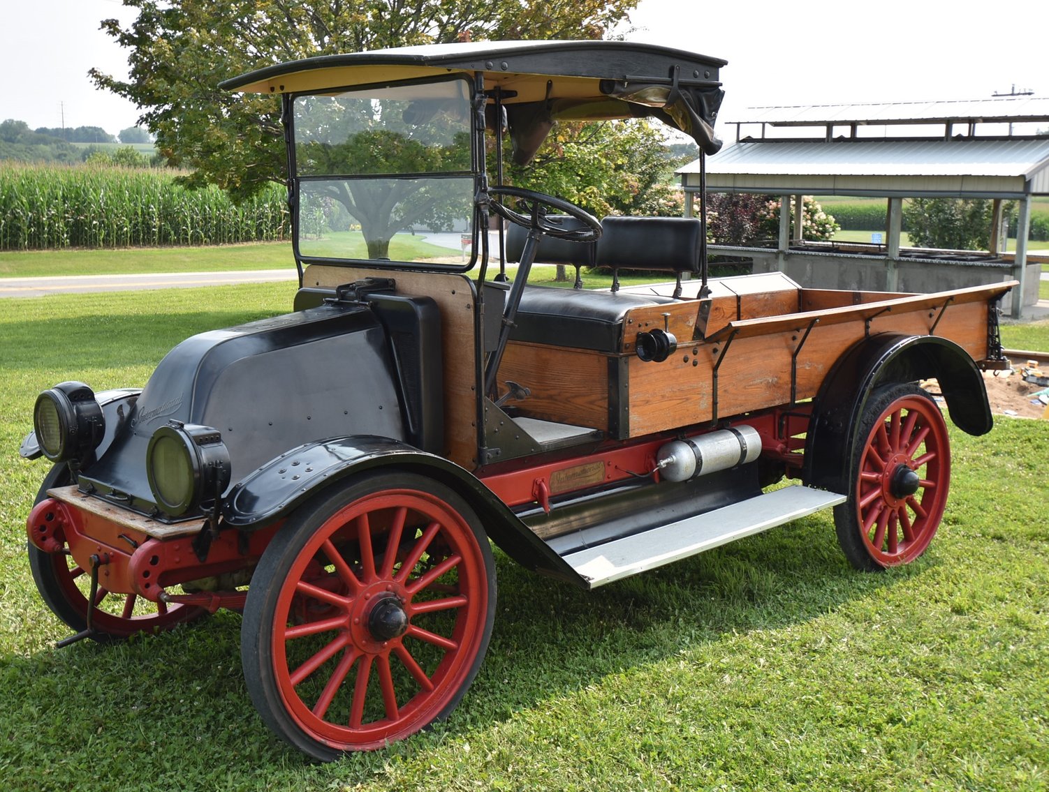 Image for VINTAGE TRACTORS, INTERNATIONAL TRUCK, VINTAGE FARM MACHINERY AND MUCH MORE!!