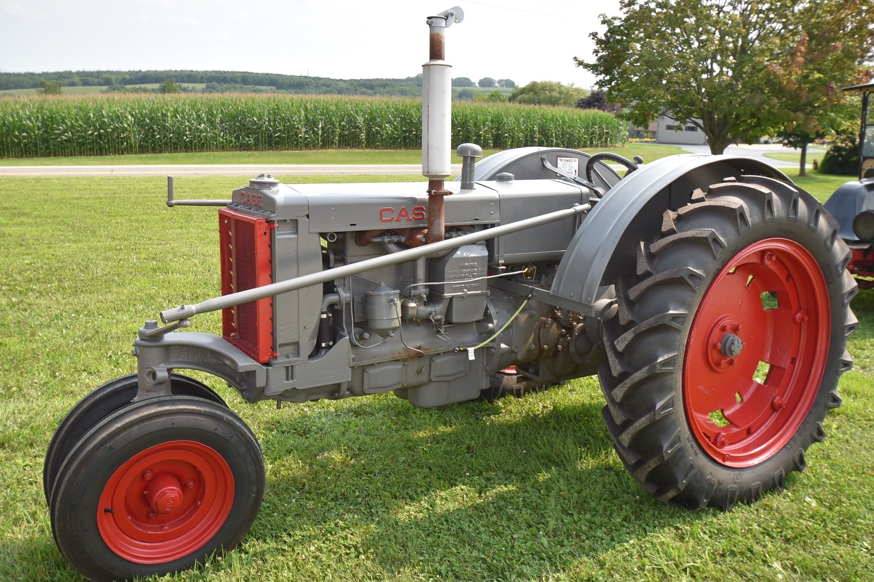 Image for VINTAGE TRACTORS, INTERNATIONAL TRUCK, VINTAGE FARM MACHINERY AND MUCH MORE!!