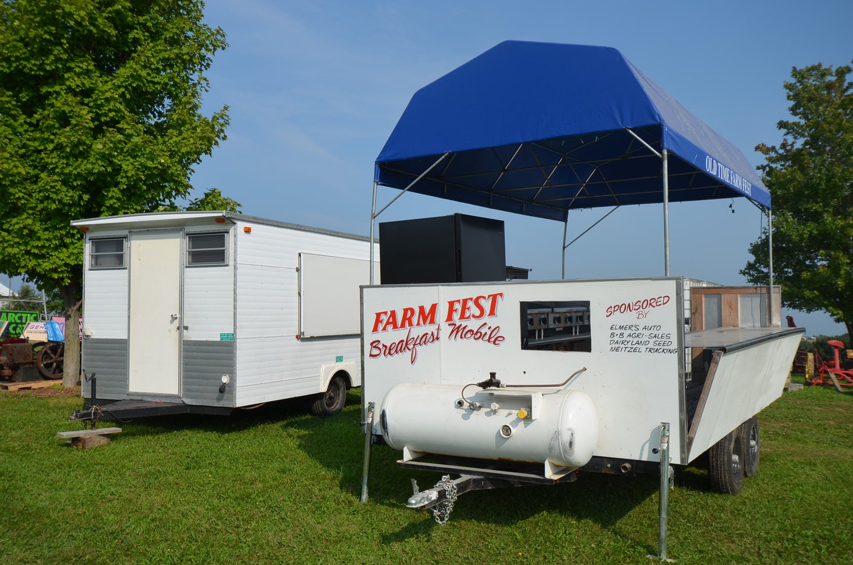 Image for VINTAGE TRACTORS, INTERNATIONAL TRUCK, VINTAGE FARM MACHINERY AND MUCH MORE!!