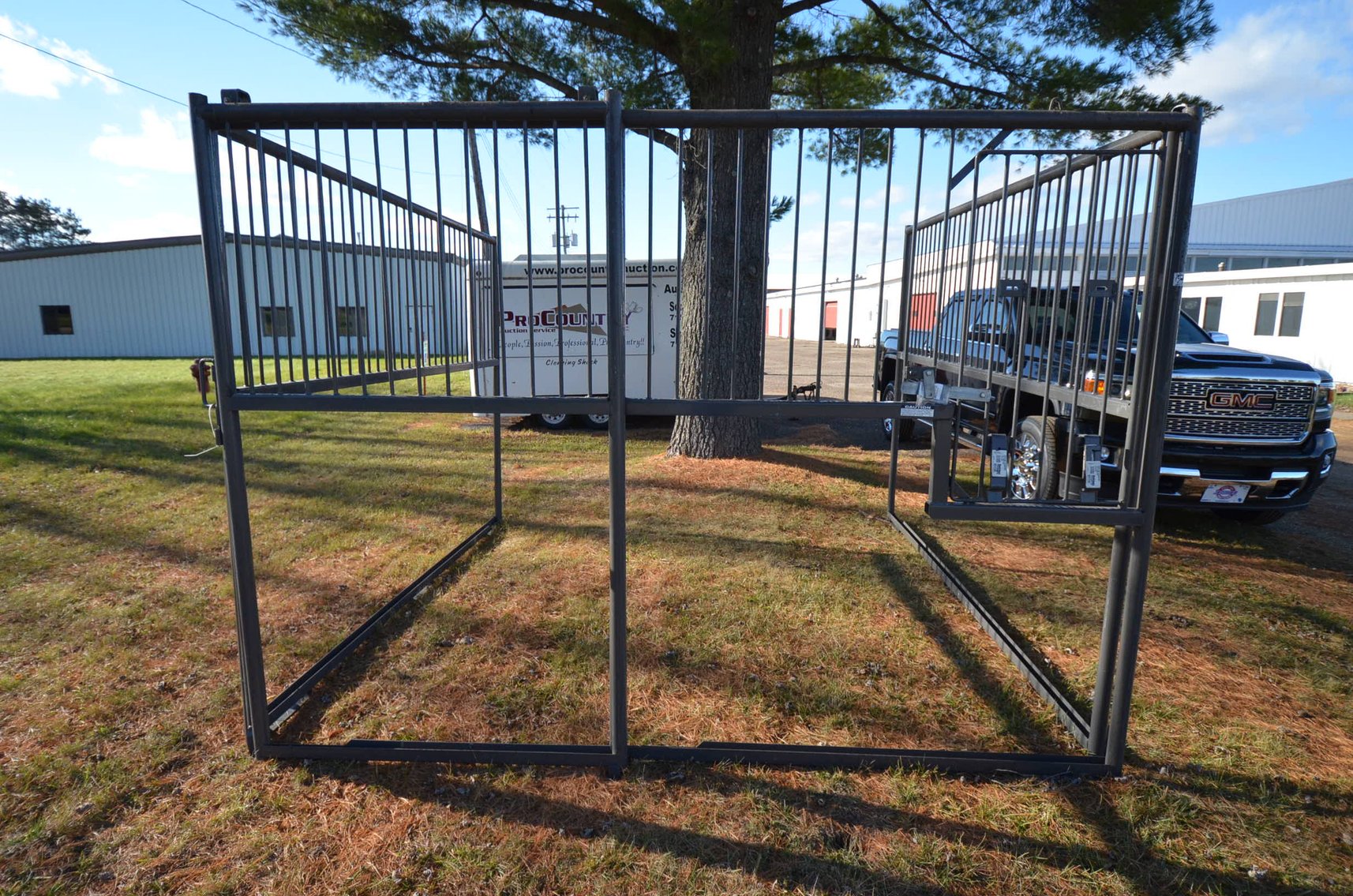 Image for 2000 FORD F350, ENCLOSED TRAILER, 100+ MORGAN  SILVER DOLLARS, 18 STEAMER TRUNKS, TOOLS & MORE!