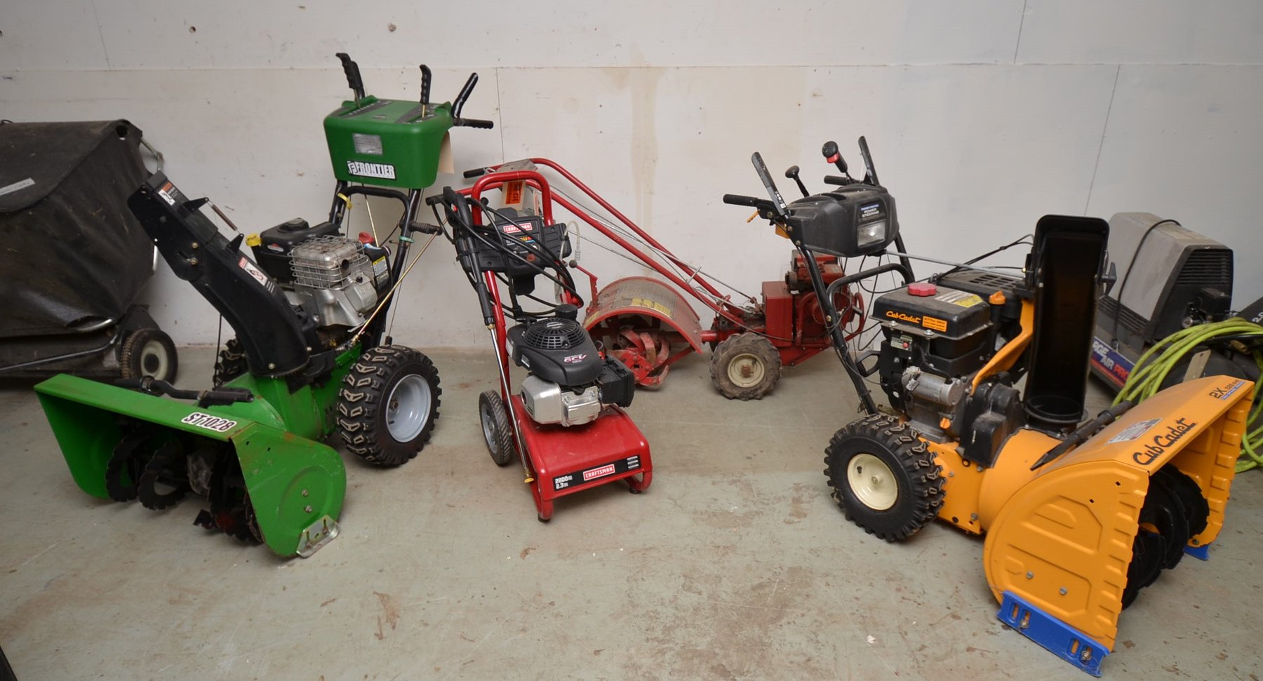 Image for 2000 FORD F350, ENCLOSED TRAILER, 100+ MORGAN  SILVER DOLLARS, 18 STEAMER TRUNKS, TOOLS & MORE!