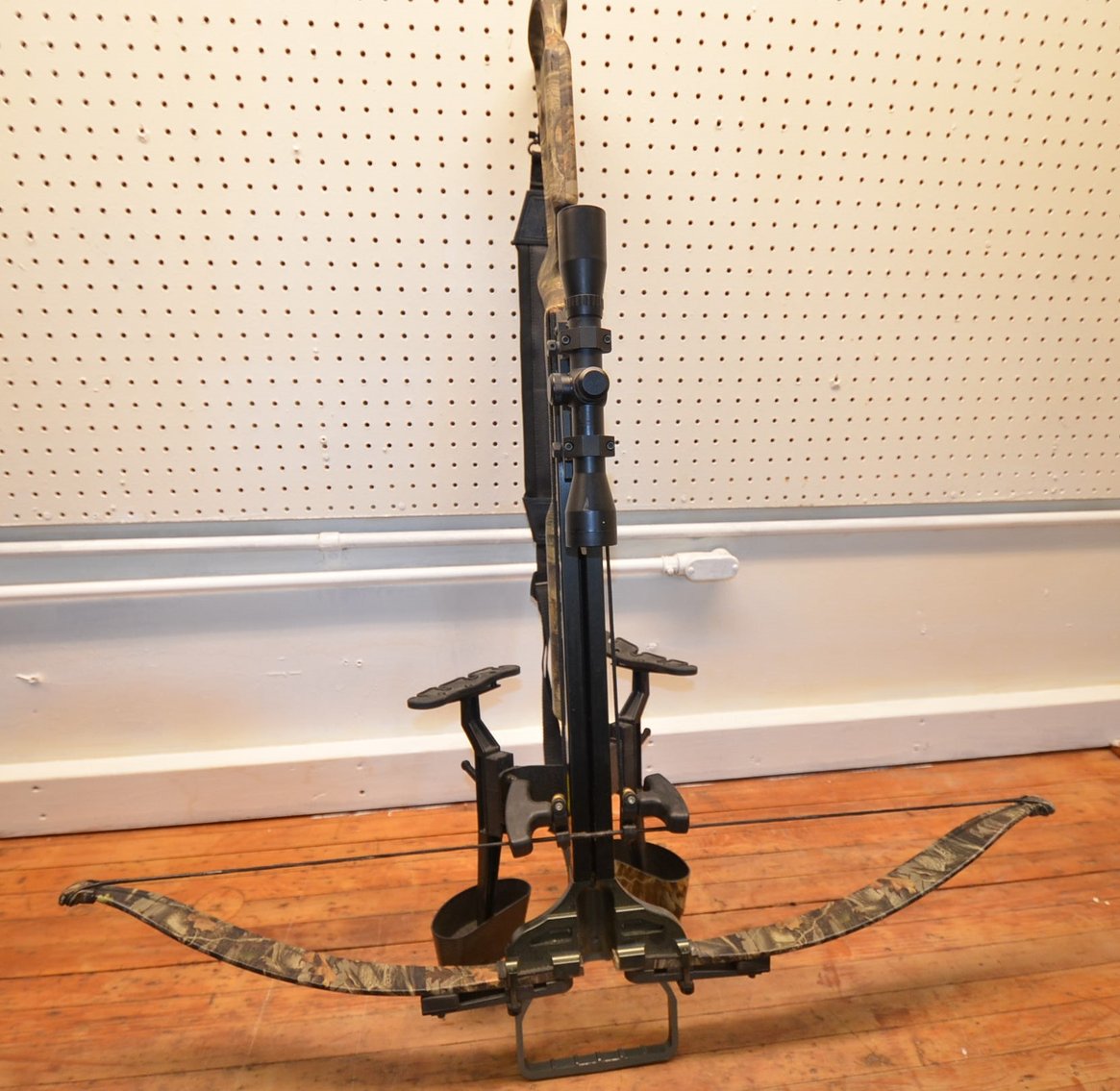 Image for 2004 FORD F150, EMBROIDERY MACHINE, GUNS, COINS, LAMPS, COLLECTIBLES, AND MORE!