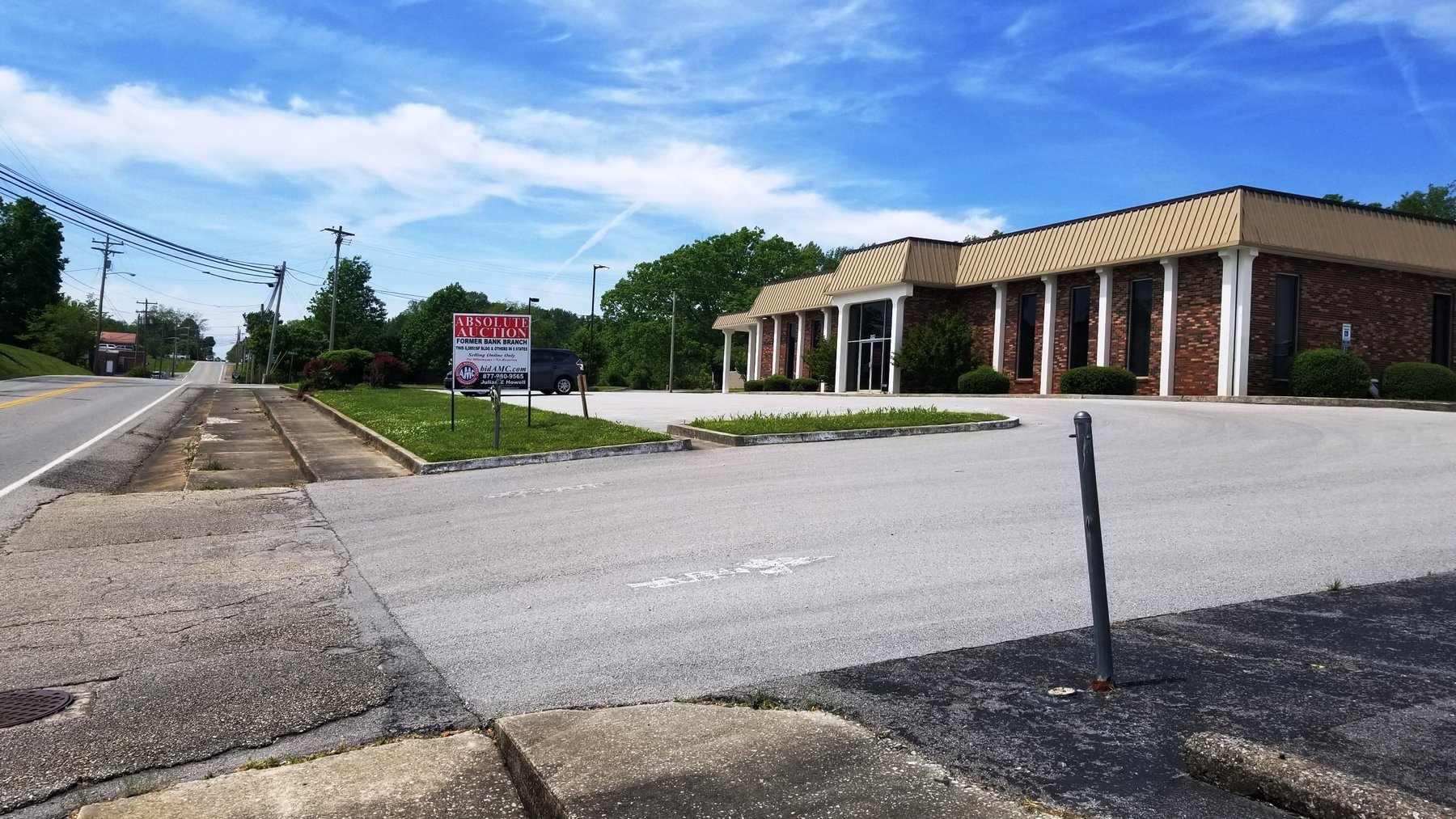 Image for 6,585± SF Former Bank Branch at 202 W Main St., Byrdstown, TN 38549 (Pickett County)