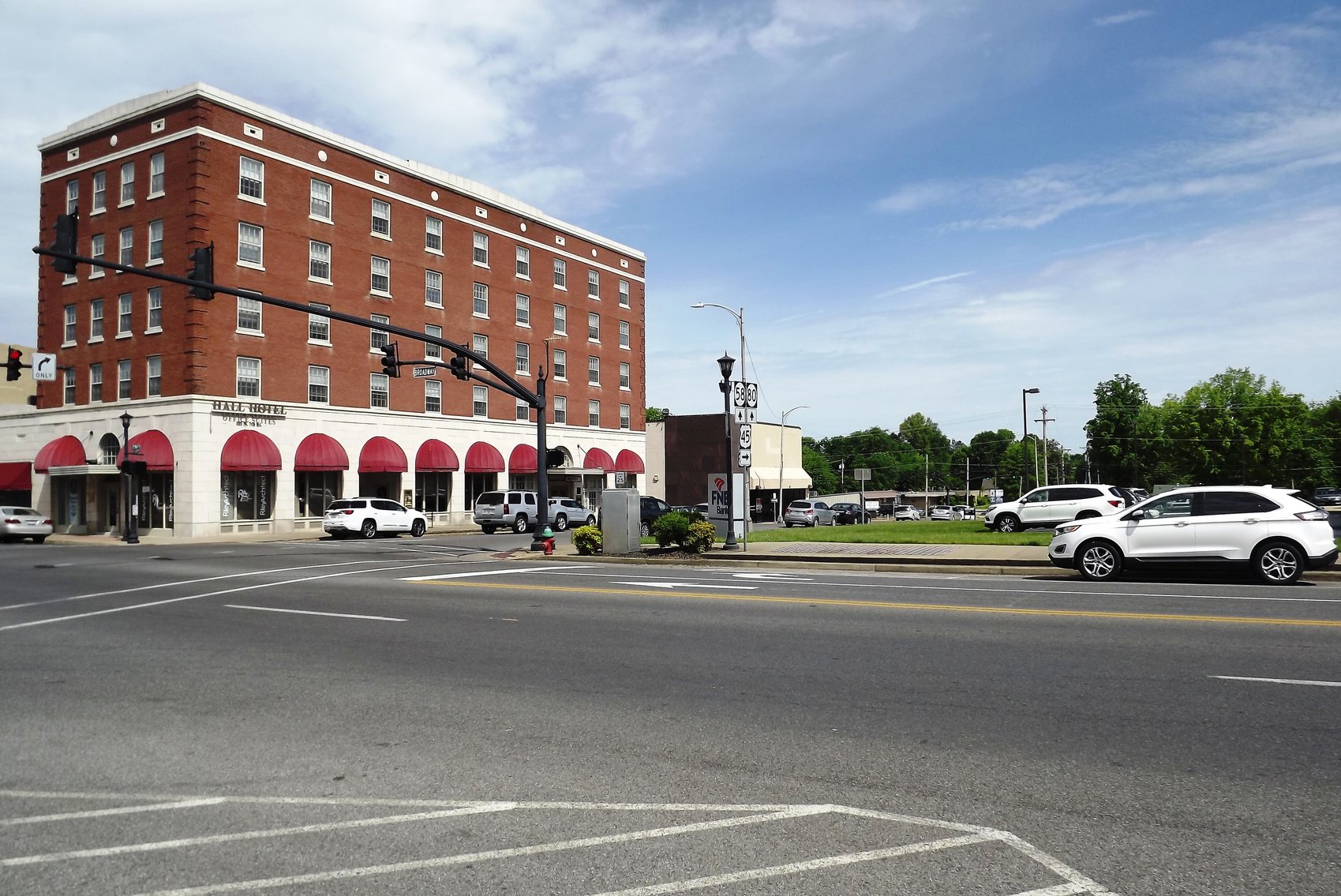 Image for 10,401±SF Footprint Former Bank Branch at 117 N 7th St., Mayfield, KY 42066 (Graves County)