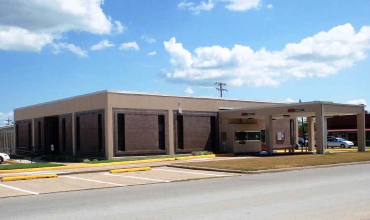 Image for Absolute Auction of Former Bank Buildings & Sites in AR-IA-IL-IN-LA-MO-MS-TN