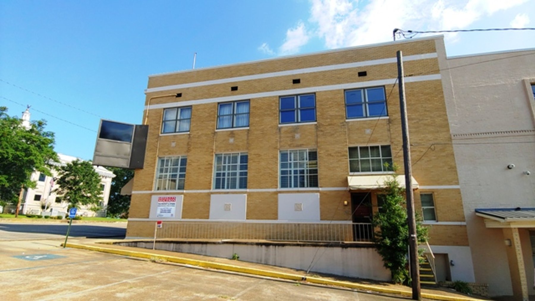 Image for 8,556±SF Former Bank Branch on .09± Acre at 117 N Jackson St, Houston, MS 38851 (Chickasaw County)