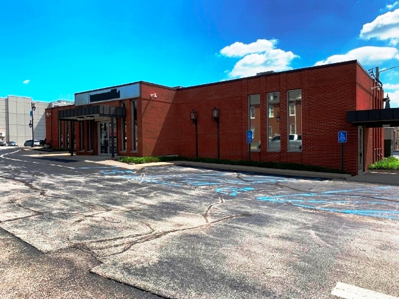 Image for 4,446±SF Former Bank Branch on 1.45± Acres at 423 1st Capitol Dr, St Charles, MO 63301 (St Charles County)