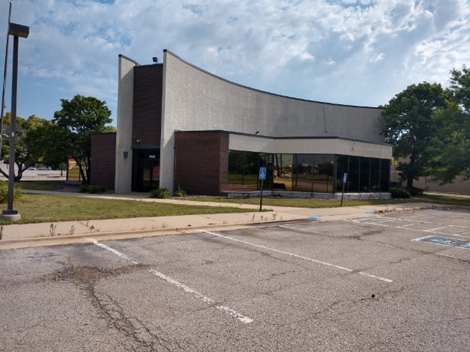 Image for 8,573±SF Former Bank Branch on 2.5± Acres at 2532 Crossroads Blvd, Waterloo, IA 50702 (Black Hawk County)