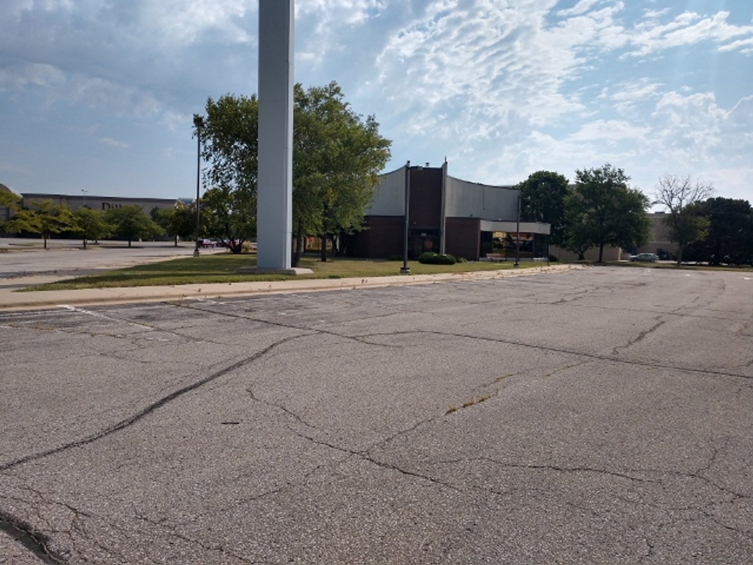 Image for 8,573±SF Former Bank Branch on 2.5± Acres at 2532 Crossroads Blvd, Waterloo, IA 50702 (Black Hawk County)