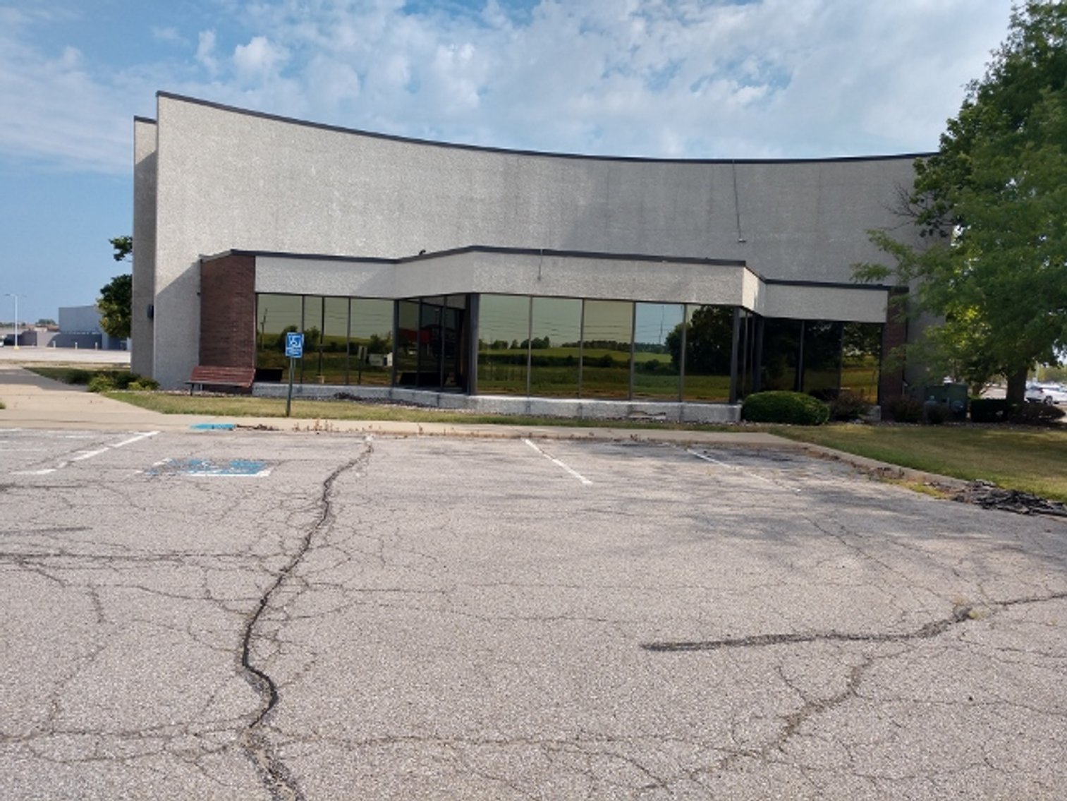 Image for 8,573±SF Former Bank Branch on 2.5± Acres at 2532 Crossroads Blvd, Waterloo, IA 50702 (Black Hawk County)