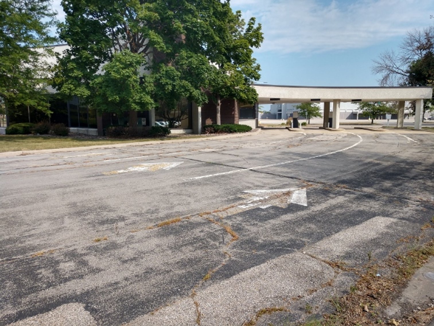 Image for 8,573±SF Former Bank Branch on 2.5± Acres at 2532 Crossroads Blvd, Waterloo, IA 50702 (Black Hawk County)