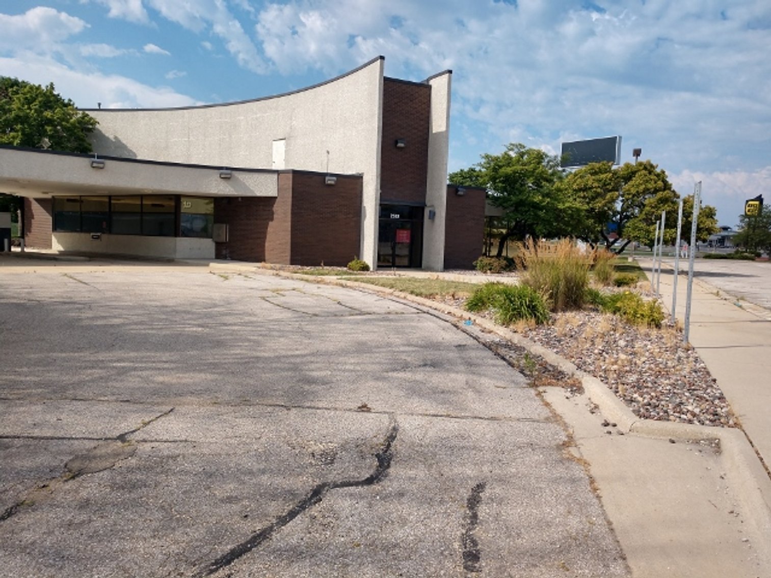 Image for 8,573±SF Former Bank Branch on 2.5± Acres at 2532 Crossroads Blvd, Waterloo, IA 50702 (Black Hawk County)