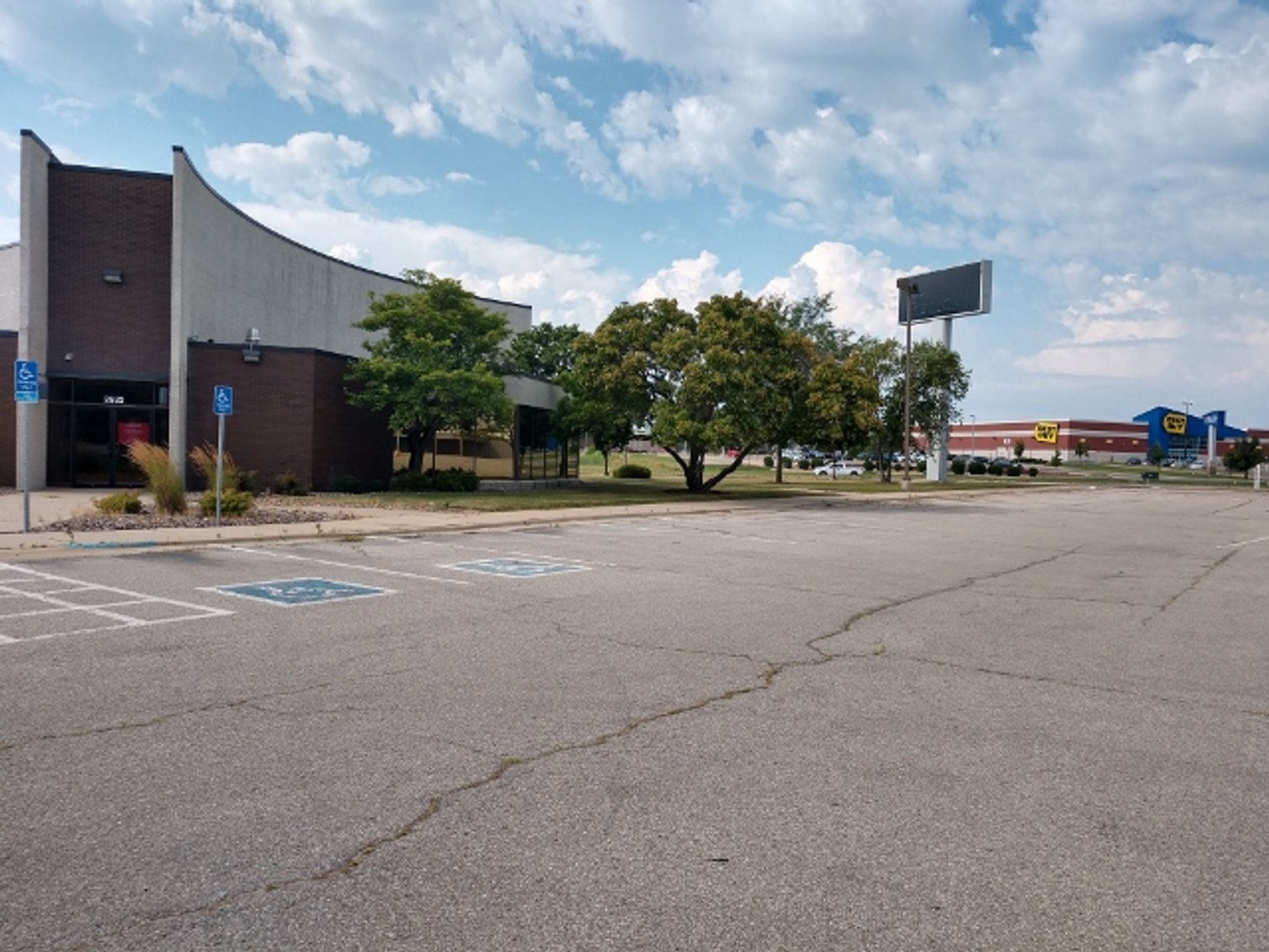 Image for 8,573±SF Former Bank Branch on 2.5± Acres at 2532 Crossroads Blvd, Waterloo, IA 50702 (Black Hawk County)