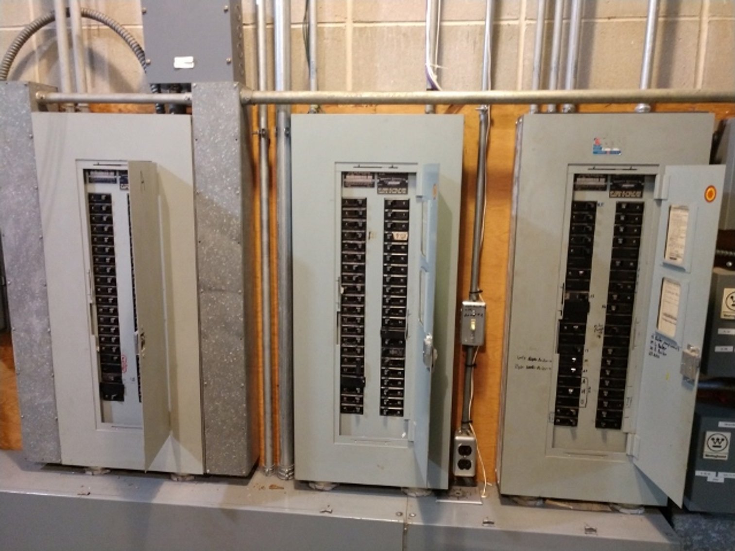 Image for 8,573±SF Former Bank Branch on 2.5± Acres at 2532 Crossroads Blvd, Waterloo, IA 50702 (Black Hawk County)