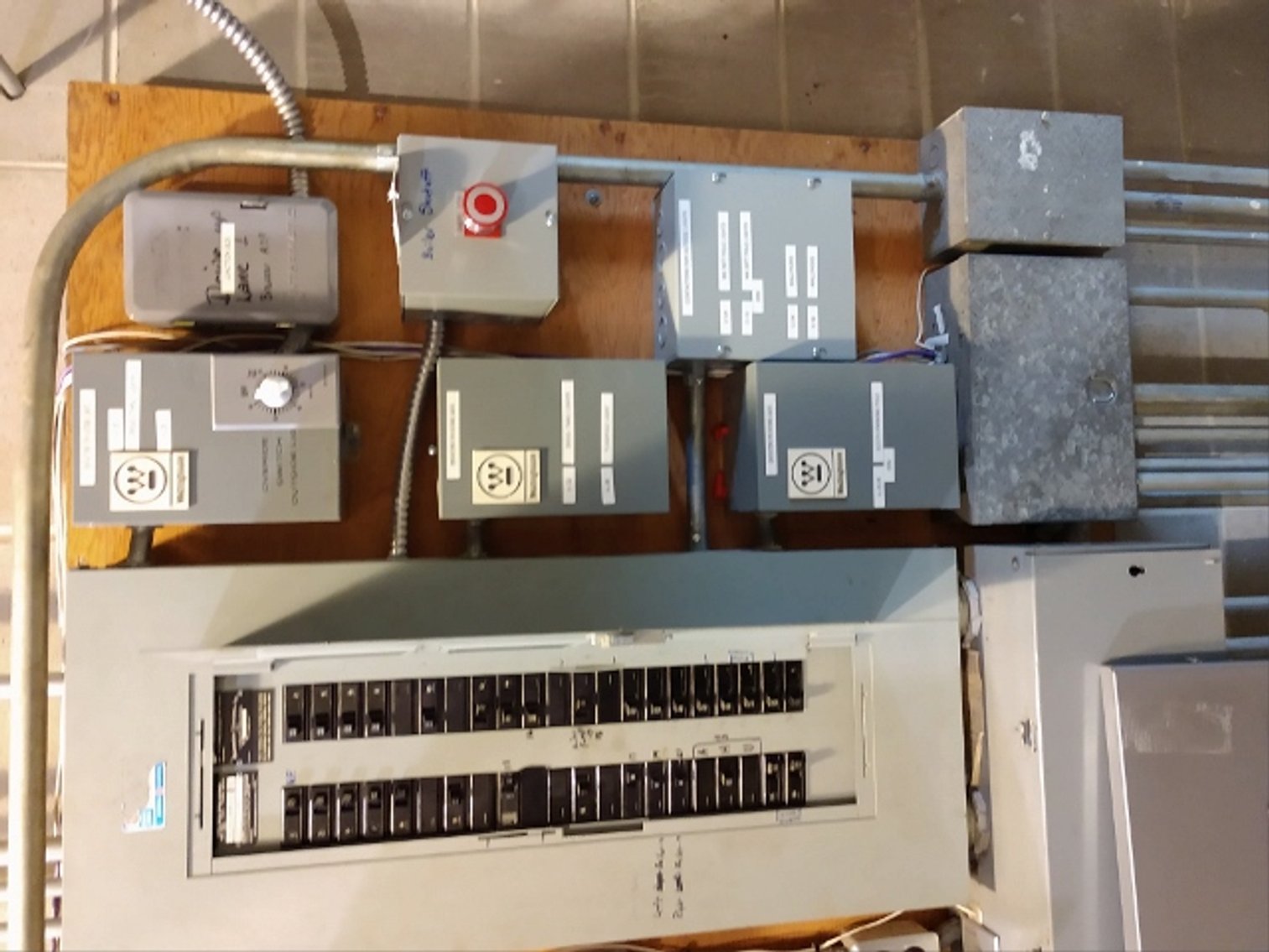 Image for 8,573±SF Former Bank Branch on 2.5± Acres at 2532 Crossroads Blvd, Waterloo, IA 50702 (Black Hawk County)