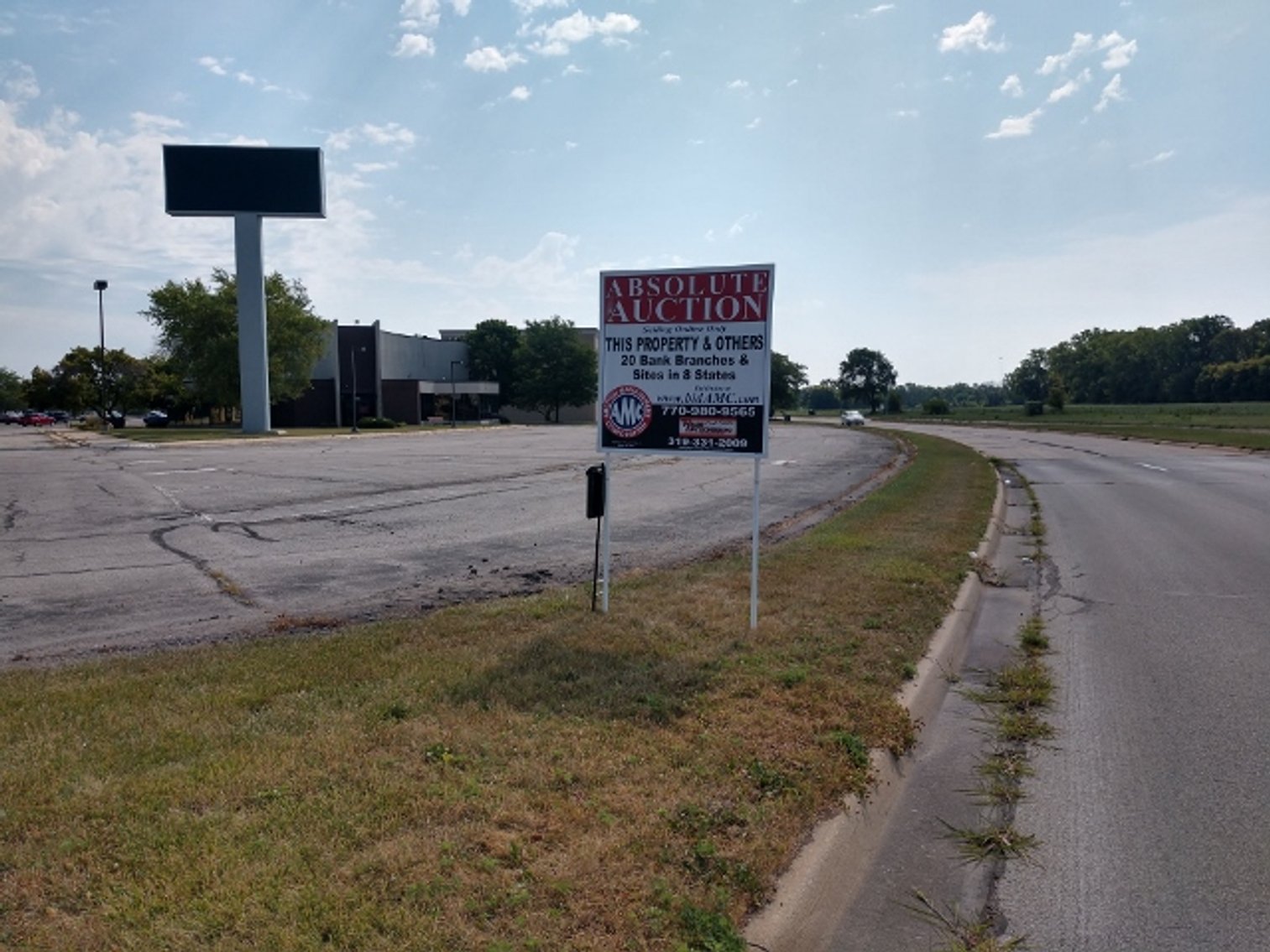 Image for 8,573±SF Former Bank Branch on 2.5± Acres at 2532 Crossroads Blvd, Waterloo, IA 50702 (Black Hawk County)