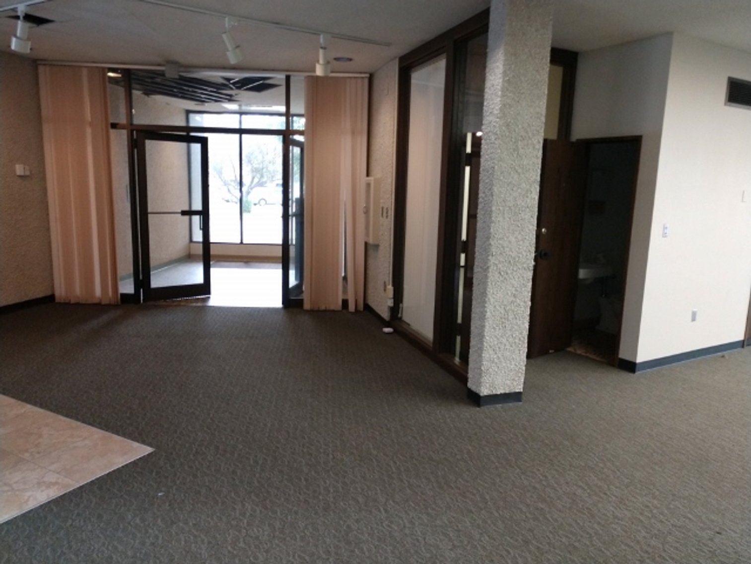 Image for 8,573±SF Former Bank Branch on 2.5± Acres at 2532 Crossroads Blvd, Waterloo, IA 50702 (Black Hawk County)