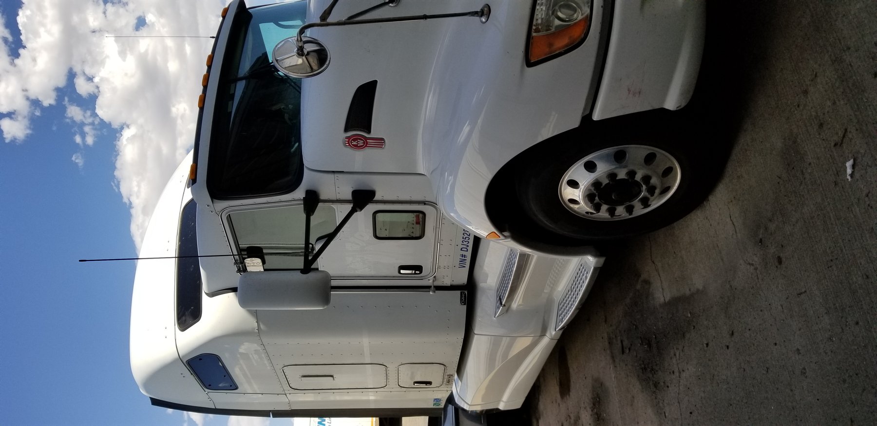 Image for 2013 Kenworth T660 Semi Truck with Sleeper Cab