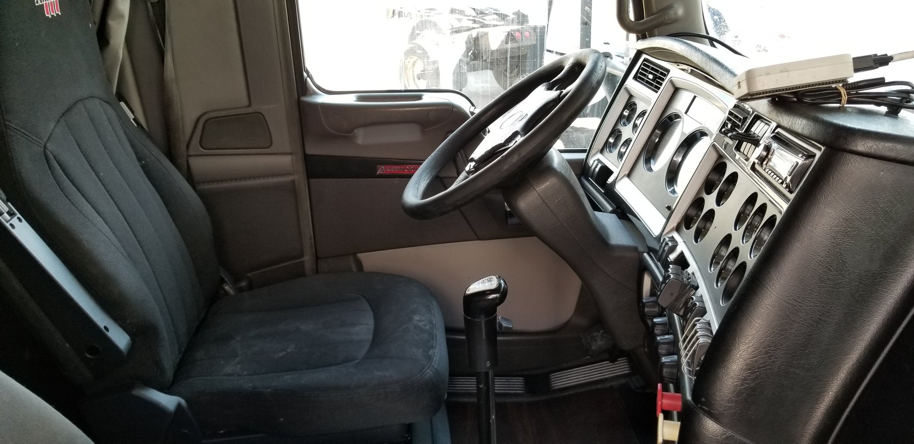 Image for 2013 Kenworth T660 Semi Truck with Sleeper Cab