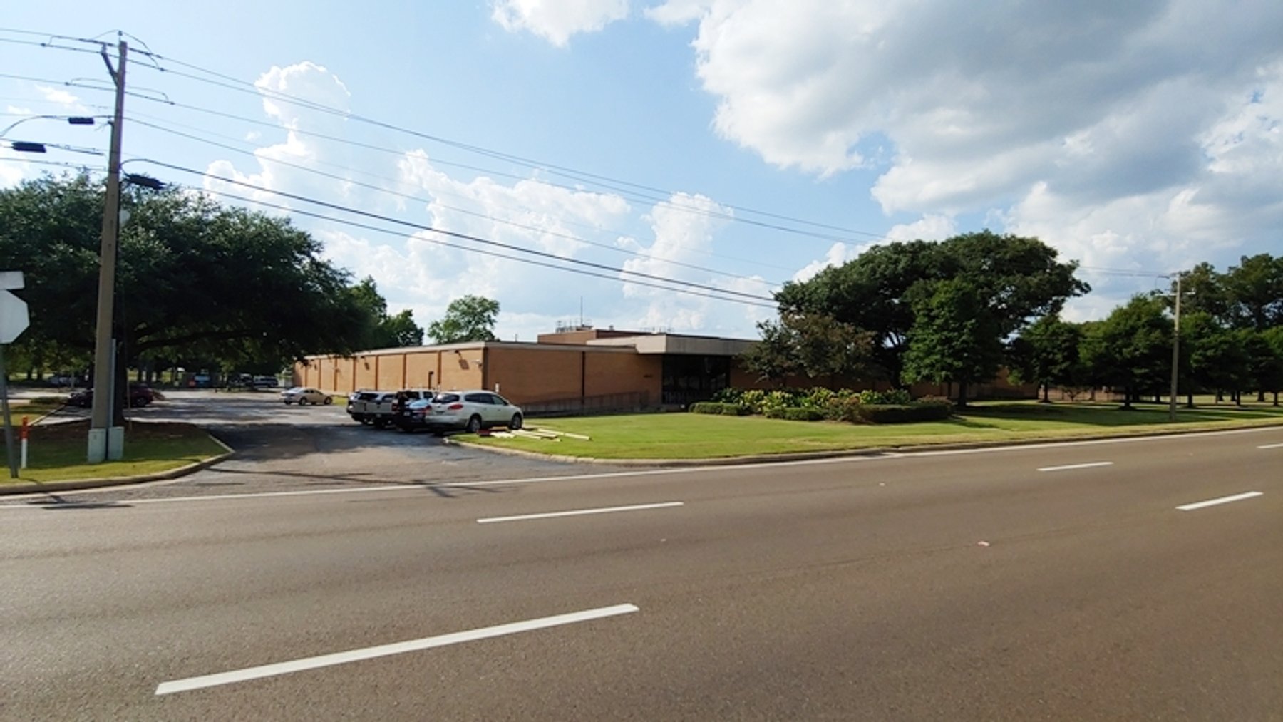 Image for Jackson MS: 56,900±SF Former Bank Operations Center on 5.72± Acres at 4855 I-55 N, Jackson MS 39206 (Hinds County)