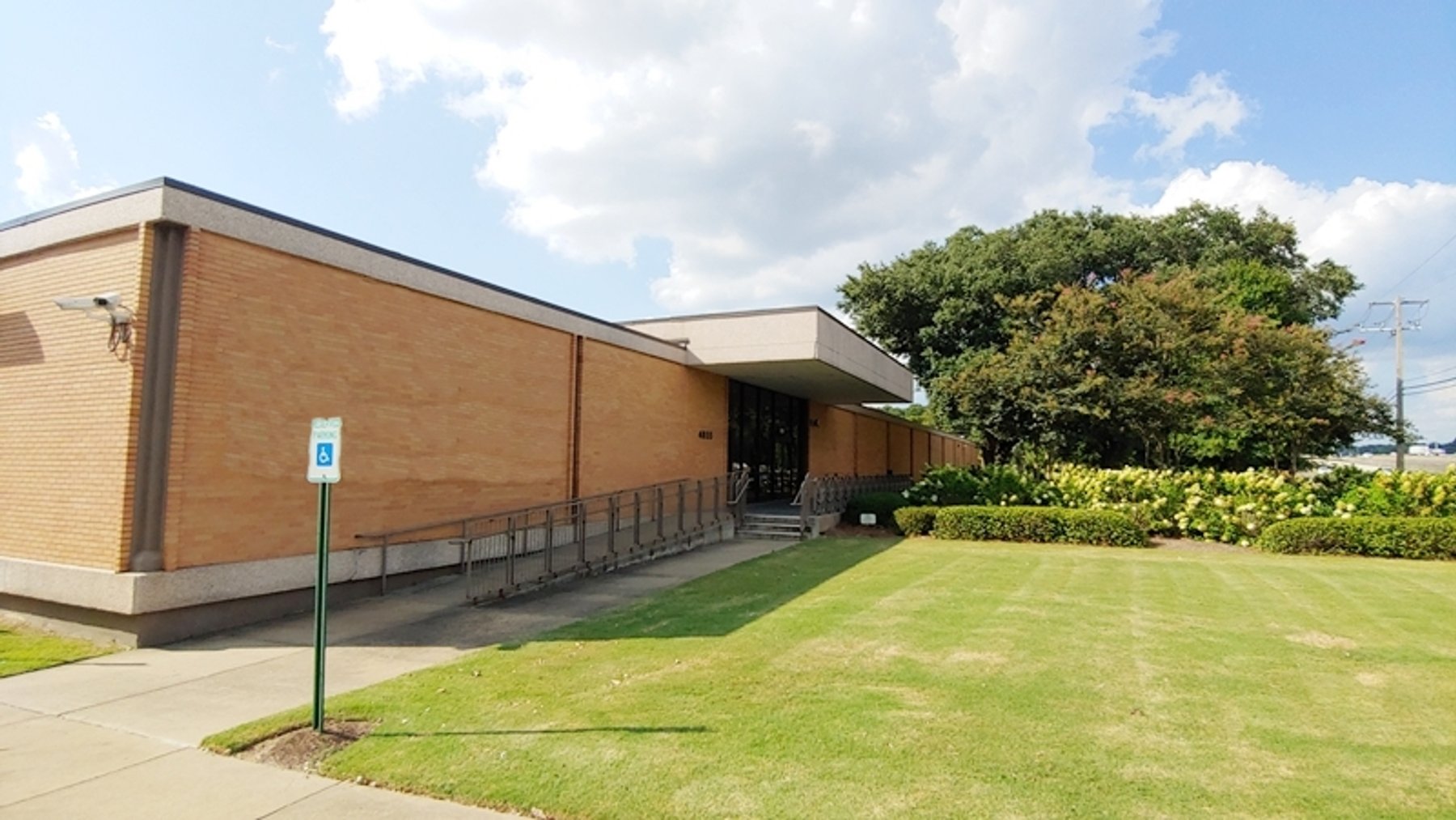 Image for Jackson MS: 56,900±SF Former Bank Operations Center on 5.72± Acres at 4855 I-55 N, Jackson MS 39206 (Hinds County)