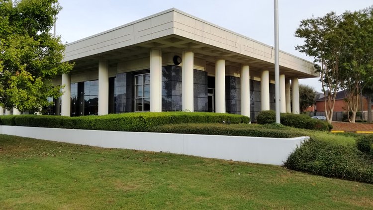 Image for Absolute Auction of 7 Former Bank Buildings in 6 States AL-AR-GA-IL-LA-MO