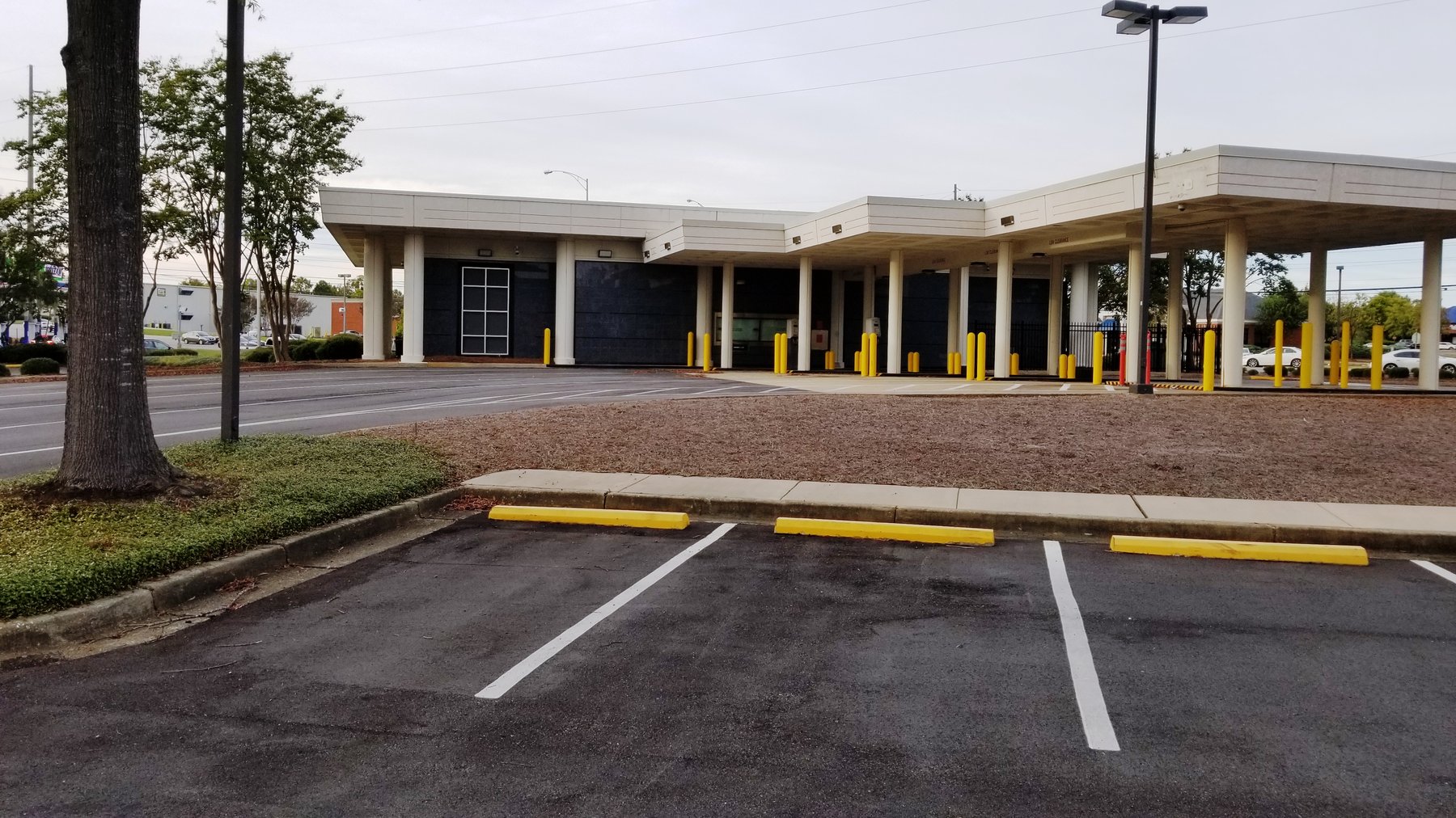 Image for Montgomery, AL: 4,000±SF Former Bank Branch at 6900 Vaughn Road, Montgomery, AL 36116 (Montgomery County) 