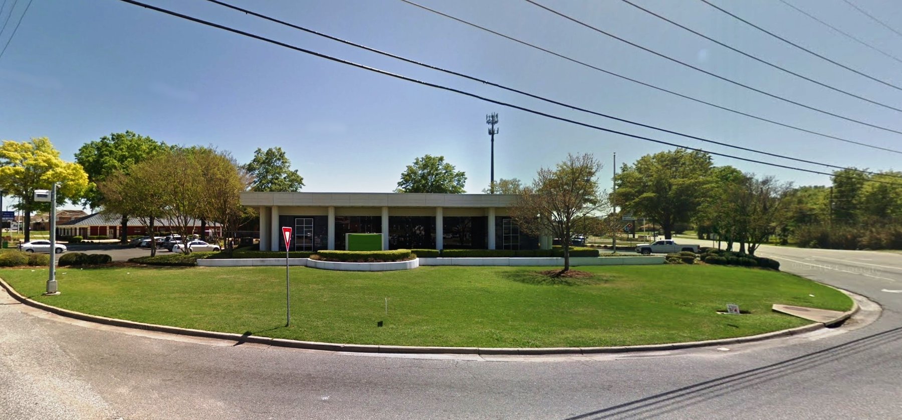 Image for Montgomery, AL: 4,000±SF Former Bank Branch at 6900 Vaughn Road, Montgomery, AL 36116 (Montgomery County) 