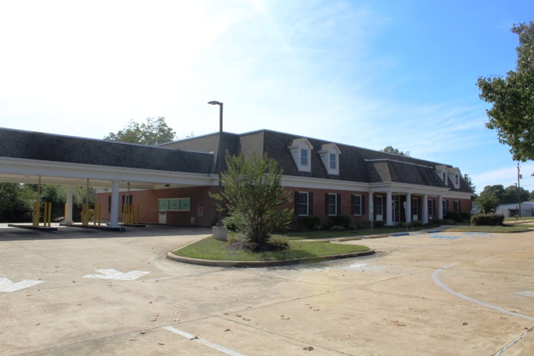 Image for Fordyce, AR: 9,910±SF Former Bank Branch at 611 West 4th Street, Fordyce, AR 71742 (Dallas County)