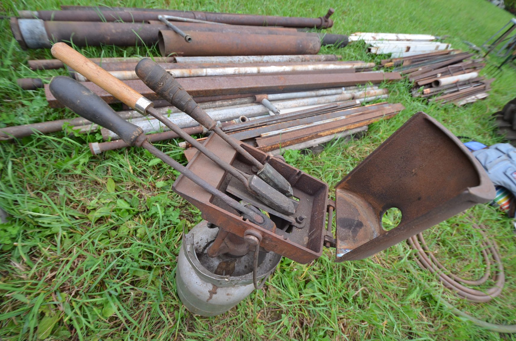 Image for ALLIS CHALMERS TRACTOR, WELDING & SHOP TOOLS, HORSE TACK, COLLECTIBLES, HOUSEHOLD & MORE!