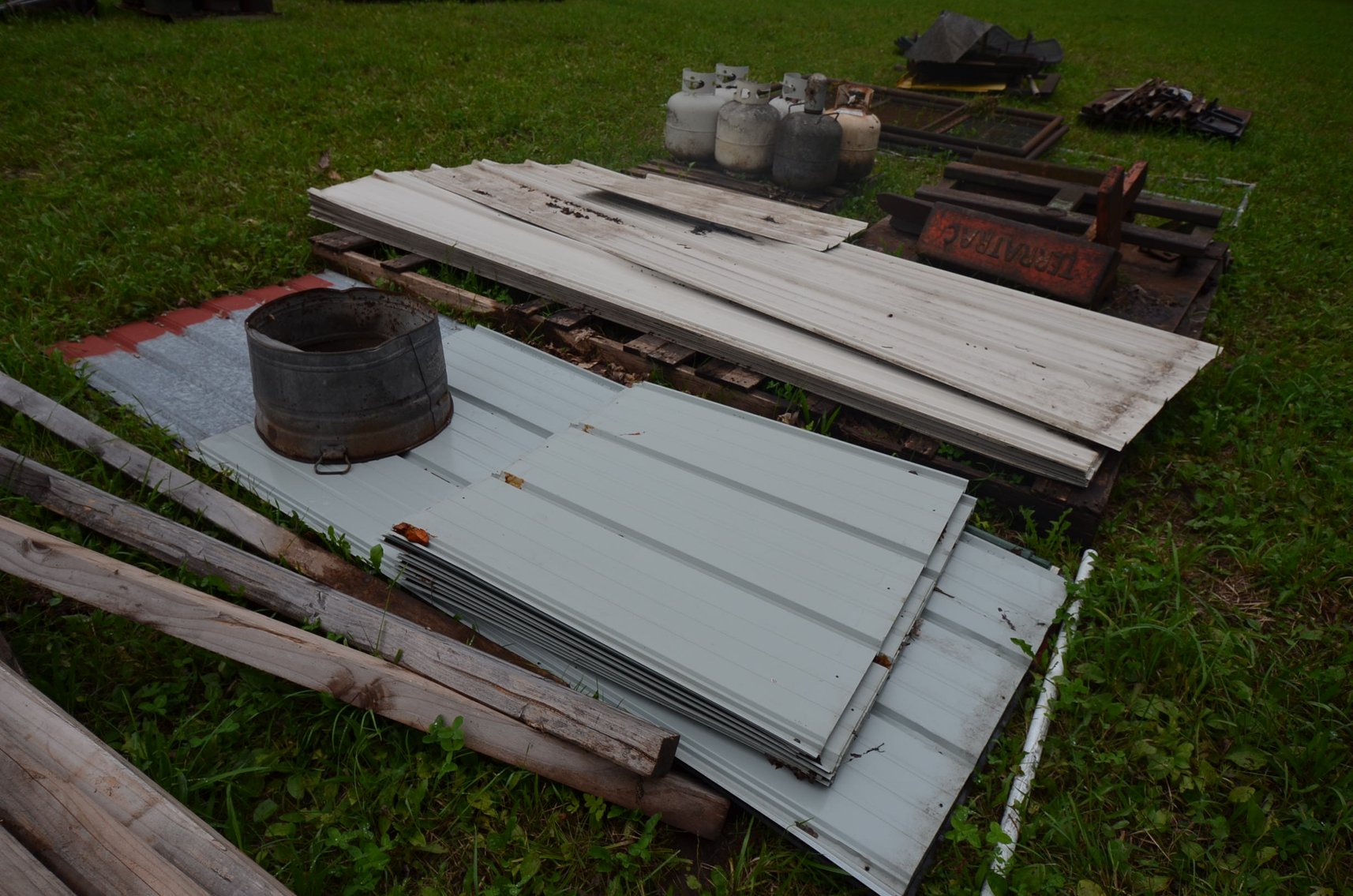 Image for ALLIS CHALMERS TRACTOR, WELDING & SHOP TOOLS, HORSE TACK, COLLECTIBLES, HOUSEHOLD & MORE!