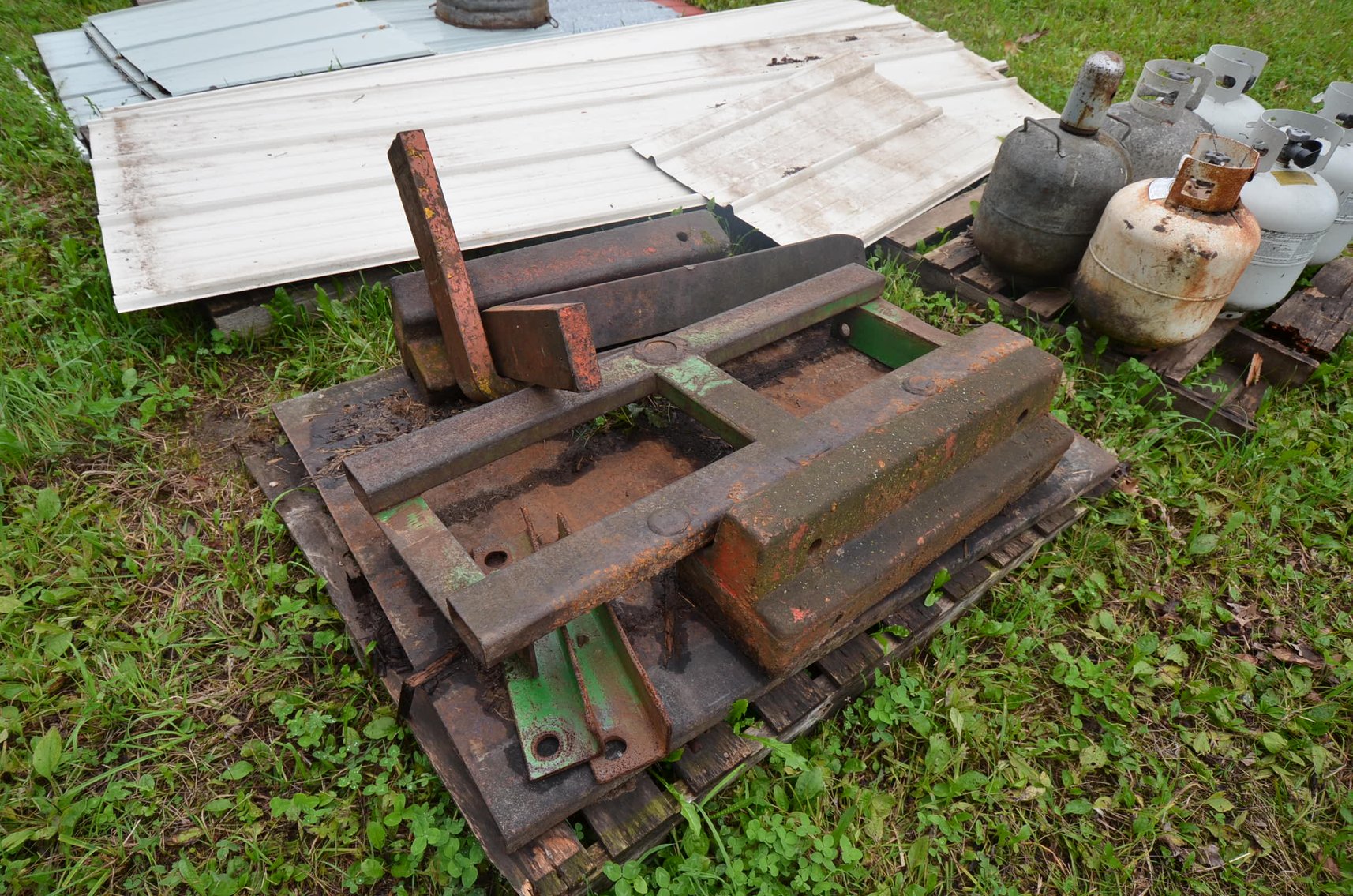 Image for ALLIS CHALMERS TRACTOR, WELDING & SHOP TOOLS, HORSE TACK, COLLECTIBLES, HOUSEHOLD & MORE!