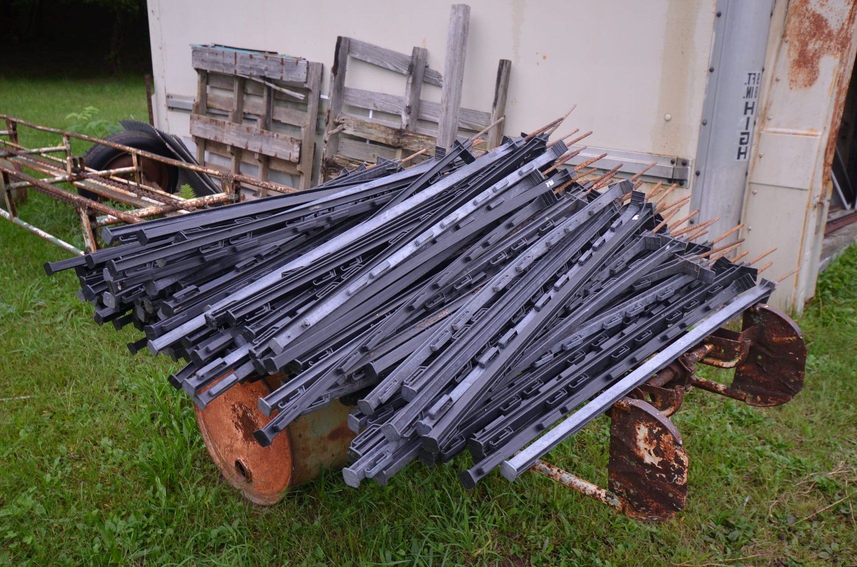 Image for ALLIS CHALMERS TRACTOR, WELDING & SHOP TOOLS, HORSE TACK, COLLECTIBLES, HOUSEHOLD & MORE!